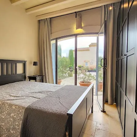 Prázdninový dům Mas De Cesar, Avec Jacuzzi Et Piscine *