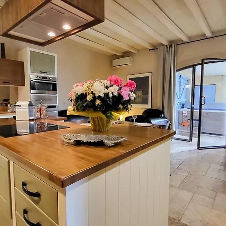 Mas De Cesar, Avec Jacuzzi Et Piscine * Tulette