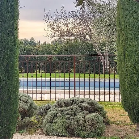 Prázdninový dům Mas De Cesar, Avec Jacuzzi Et Piscine *